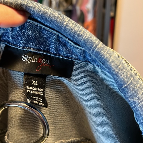 Hand Painted rhinestone Jean Jacket. One of a kind! - Picture 5 of 6